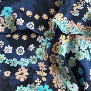 Flower ruffle skirt. Fits sz S